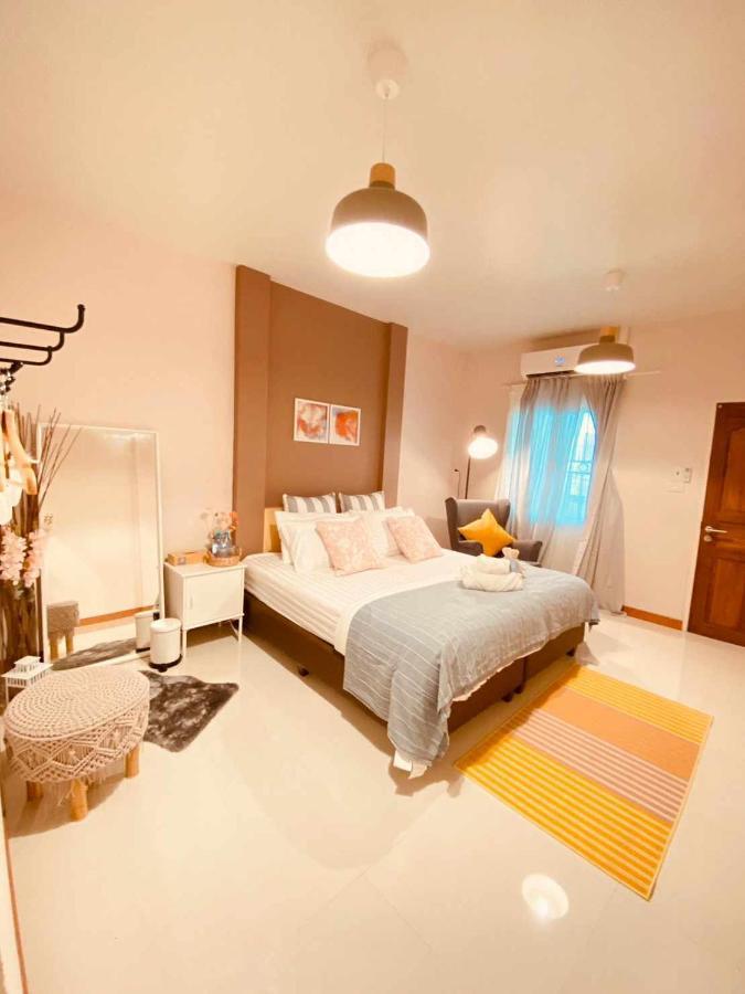 Por Poshtel Kanchanaburi City Exterior photo
