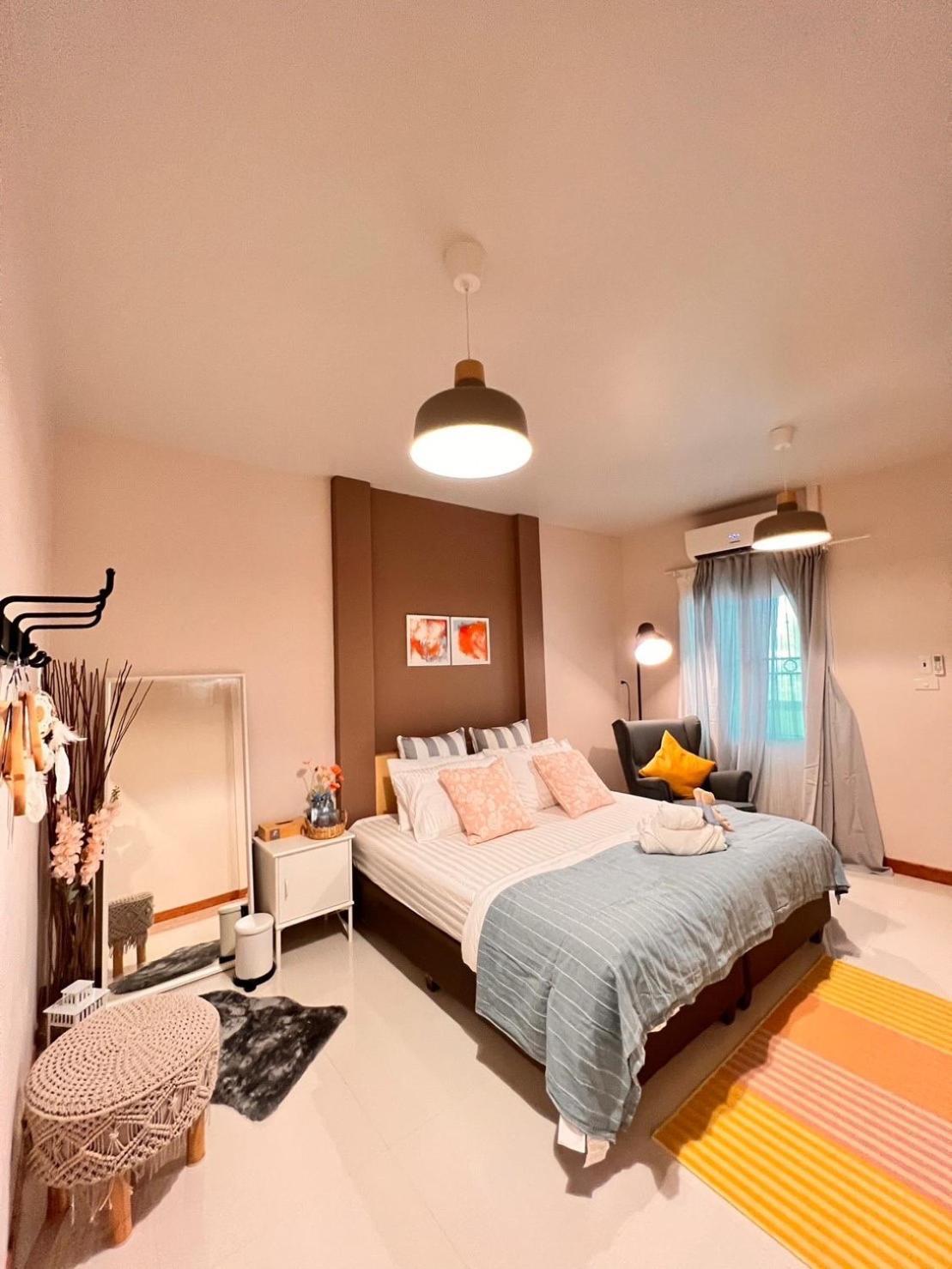 Por Poshtel Kanchanaburi City Exterior photo